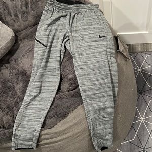 Like NEW men’s Nike joggers